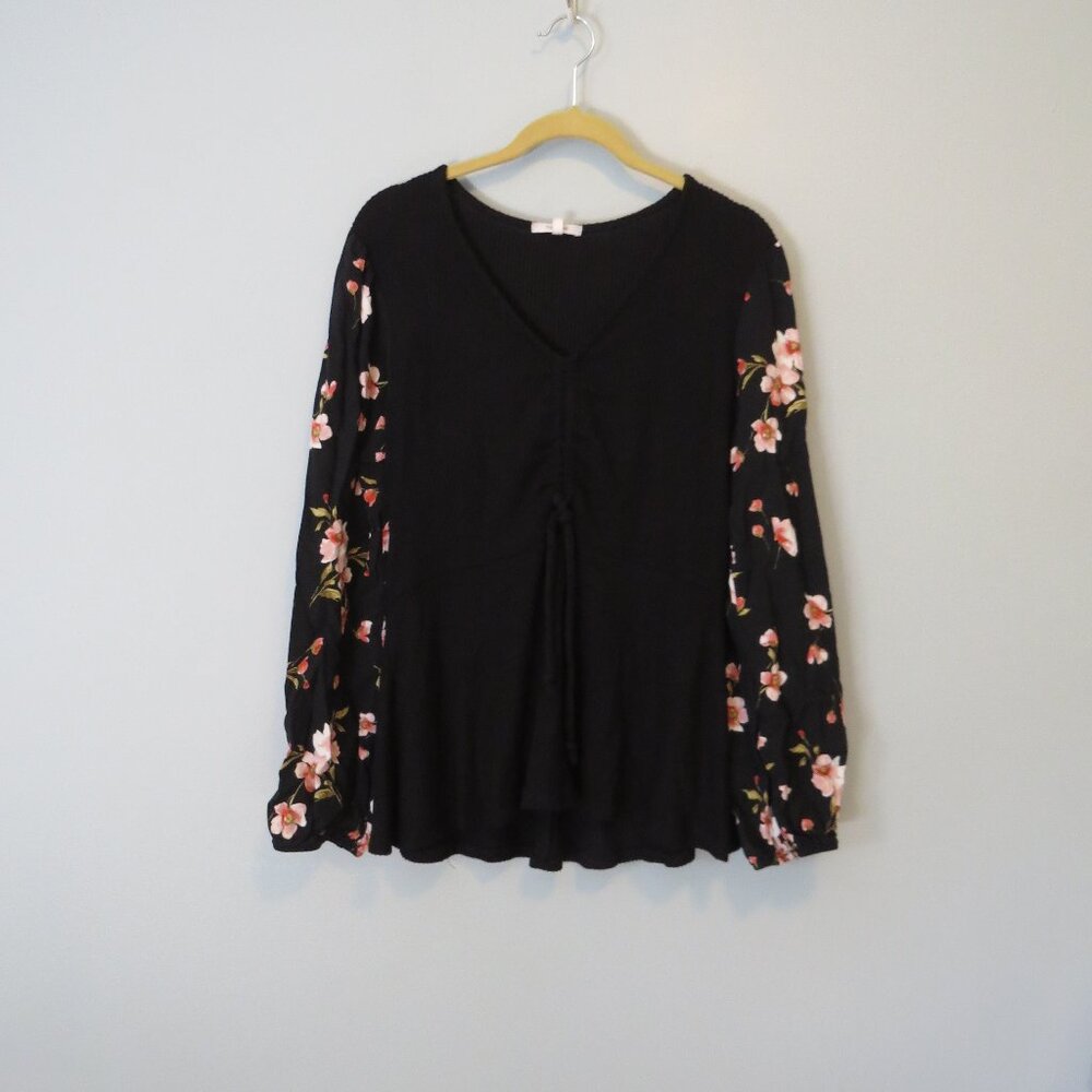 Maurices Black Floral Ribbed Knit Woven Long Sleeve Ruched Front Top Sz M